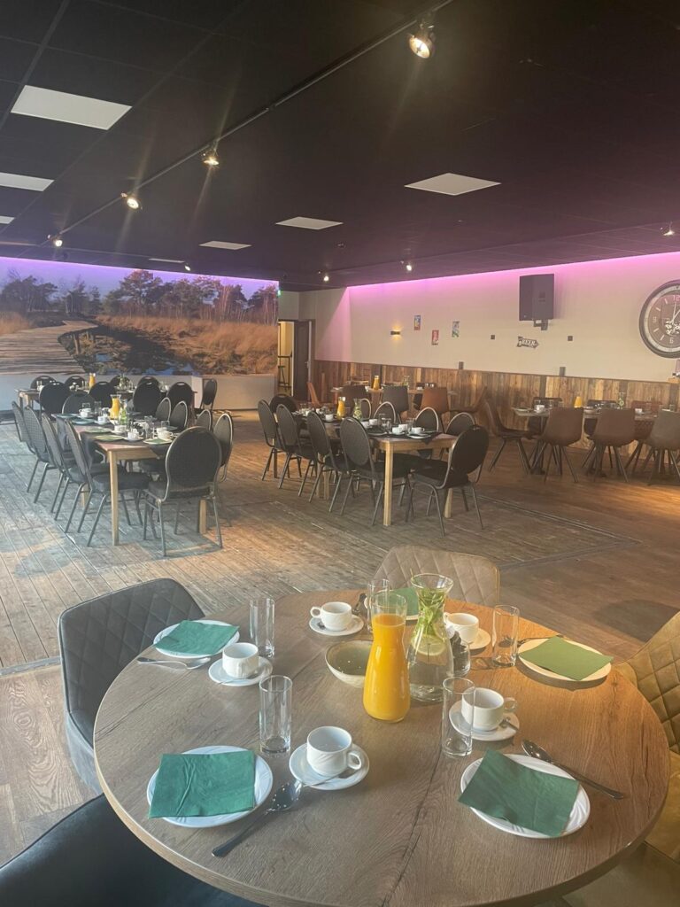 Ronde tafel in de zaal